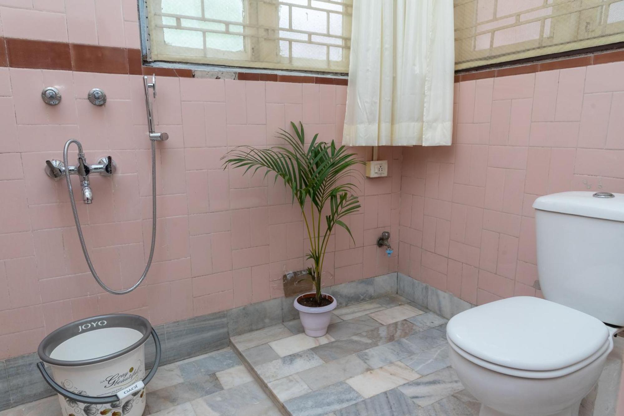 The Urban Grandeur 1 Bed and Breakfast Guwahati Eksteriør billede