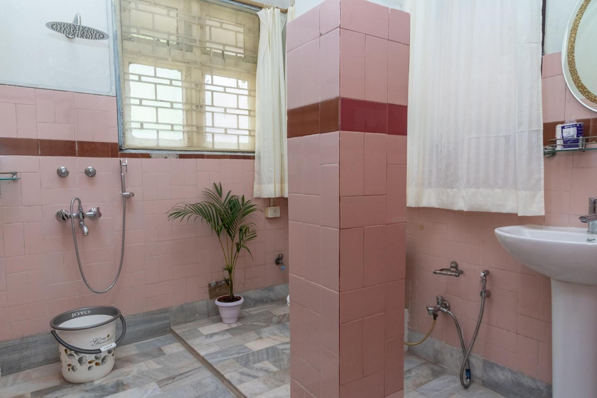 The Urban Grandeur 1 Bed and Breakfast Guwahati Eksteriør billede